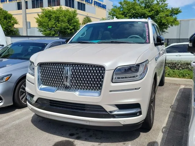 2018 Lincoln Navigator Select photo 3