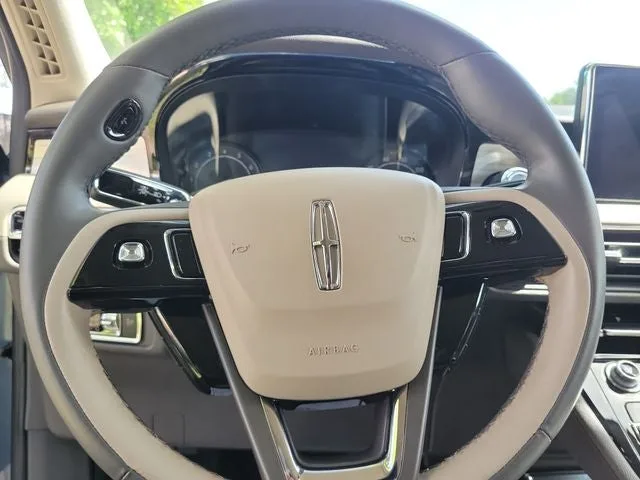 2022 Lincoln Corsair Standard photo 16
