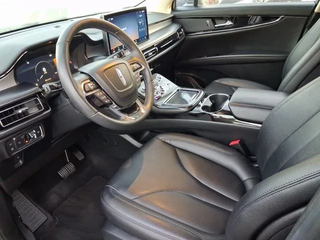 2022 Lincoln Nautilus Standard photo 11