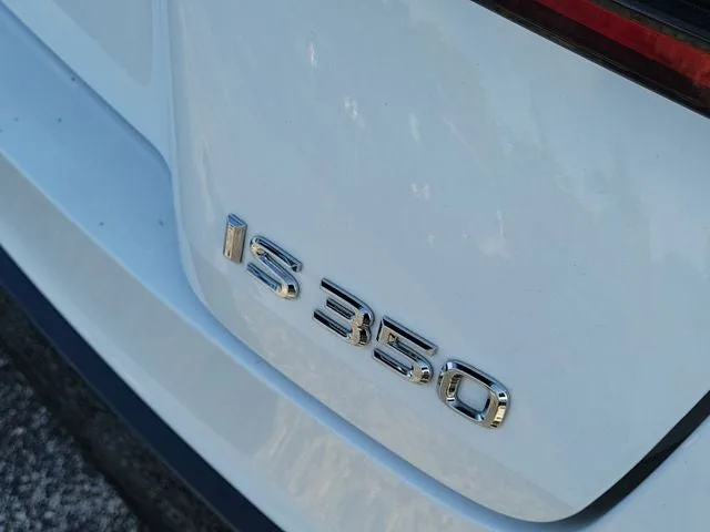 2024 Lexus IS 350 F SPORT Design photo 5