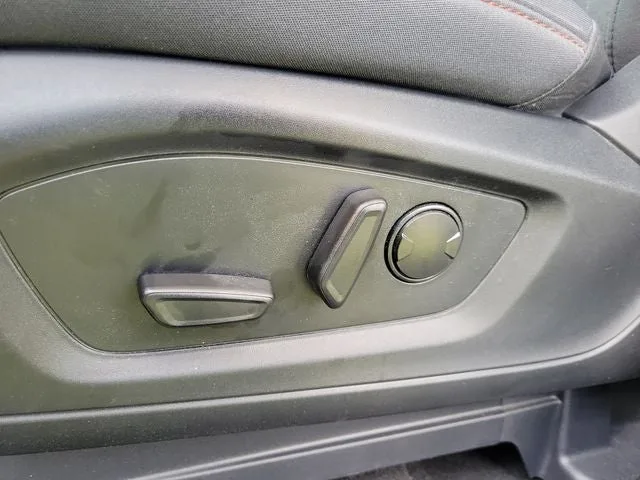 2025 Ford Explorer Active photo 10