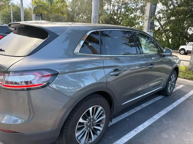 2023 Lincoln Nautilus Standard photo 2