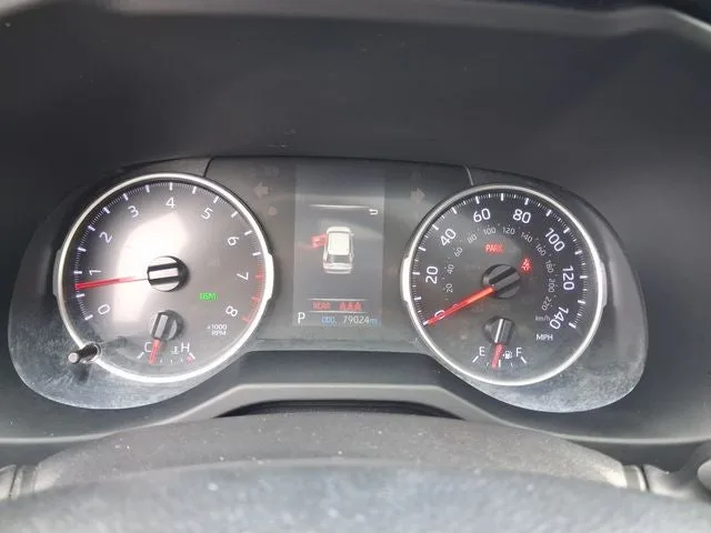 2019 Toyota RAV4 XLE photo 17