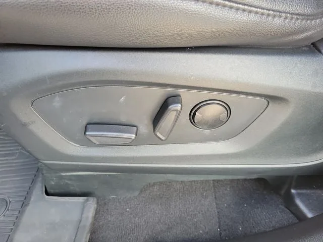 2023 Ford Explorer ST-Line photo 11