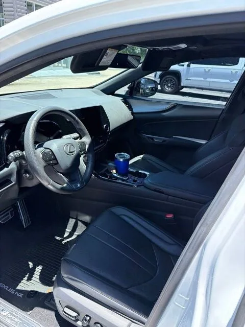 2024 Lexus NX 350 F SPORT Handling photo 3