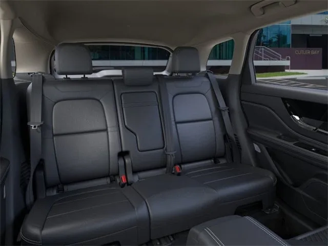 2025 Lincoln Corsair Premiere photo 11