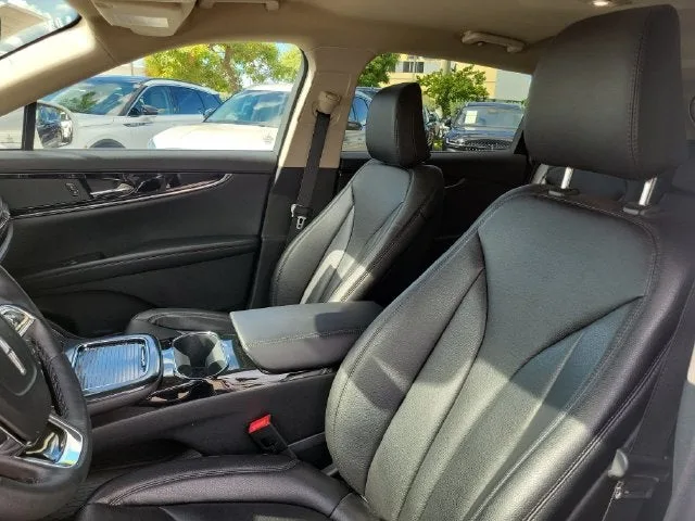 2023 Lincoln Nautilus Standard photo 10