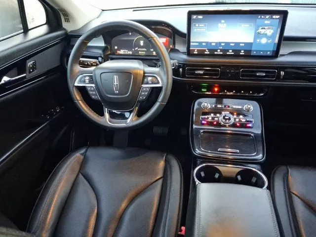 2023 Lincoln Nautilus Standard photo 8