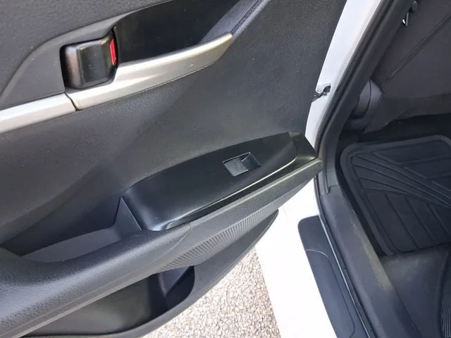 2025 Toyota Camry SE photo 10