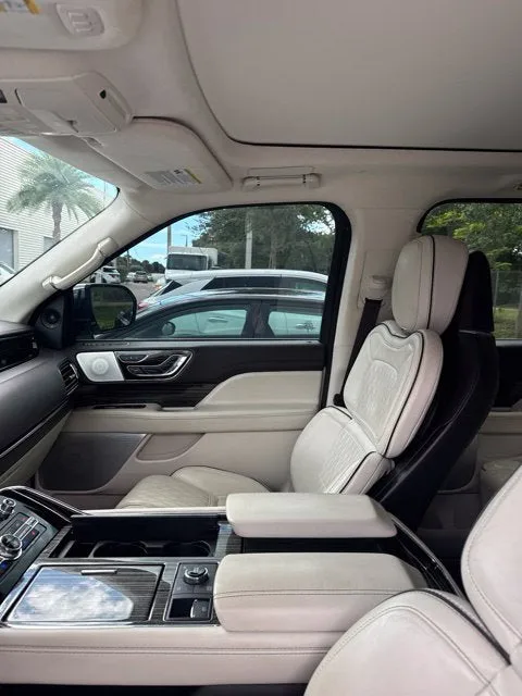2023 Lincoln Navigator L Black Label photo 8