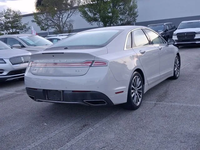 2019 Lincoln MKZ Reserve photo 4