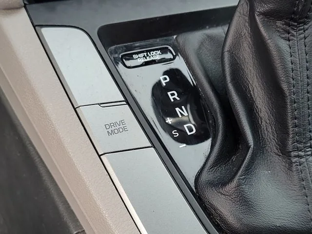 2020 Hyundai Elantra SE photo 25