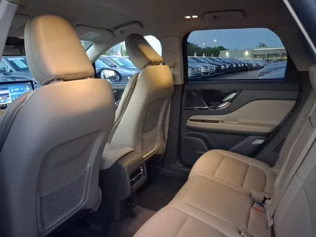 2024 Lincoln Corsair Premiere photo 5