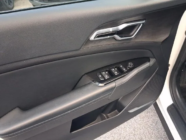 2024 Kia Sportage Plug-In Hybrid X-Line photo 13