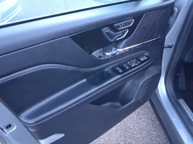 2022 Lincoln Corsair Standard photo 13