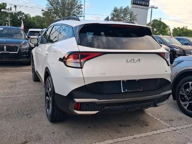 2024 Kia Sportage Plug-In Hybrid X-Line photo 3