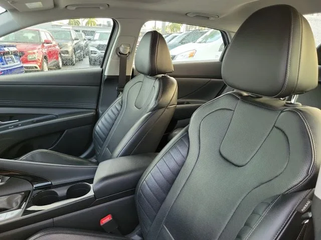 2022 Hyundai Elantra Limited photo 9