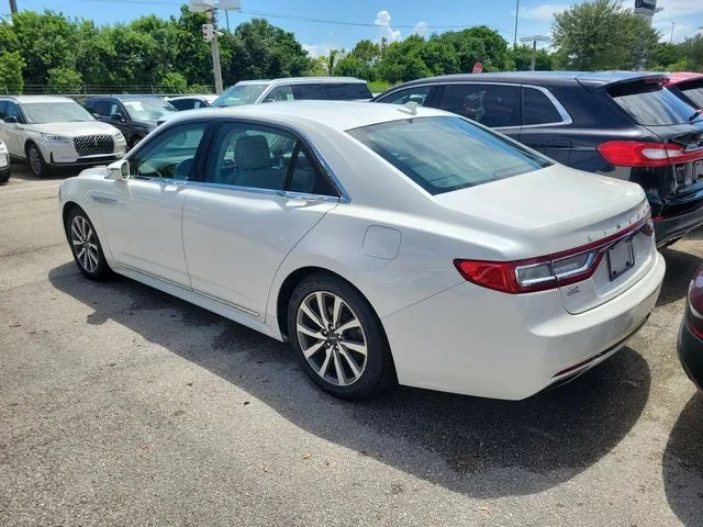 2020 Lincoln Continental Standard photo 3