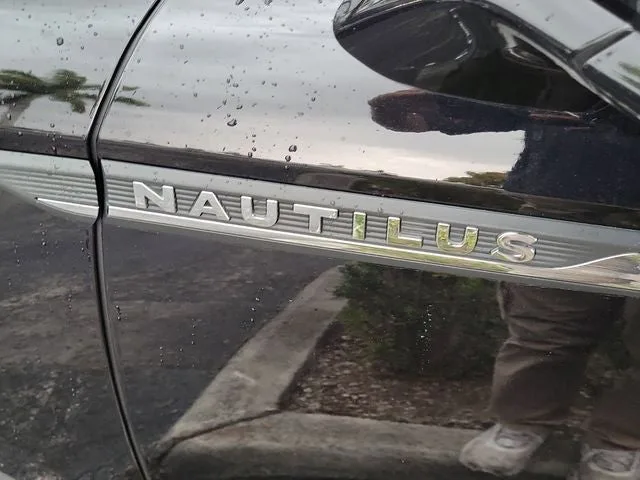 2023 Lincoln Nautilus Standard photo 6