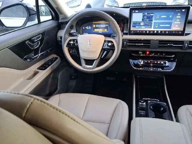 2024 Lincoln Corsair Premiere photo 8