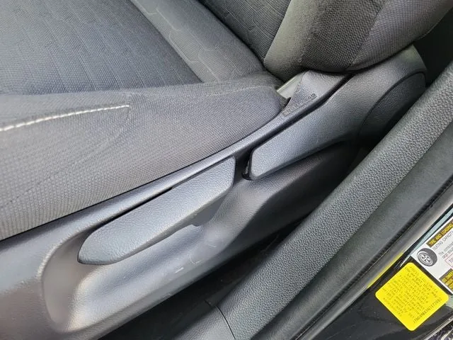 2022 Toyota Corolla Hatchback SE Nightshade Edition photo 13