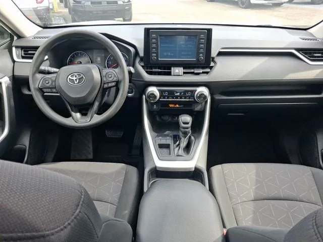 2019 Toyota RAV4 XLE photo 7