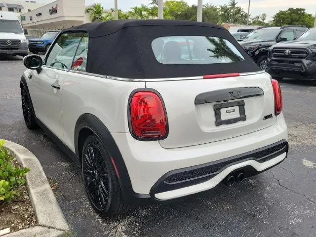 2023 MINI Cooper S Signature photo 4