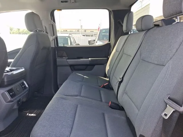 2025 Ford F-150 Lightning XLT photo 6