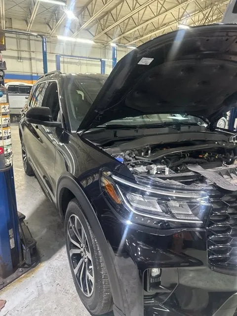 2025 Ford Explorer ST-Line photo 2