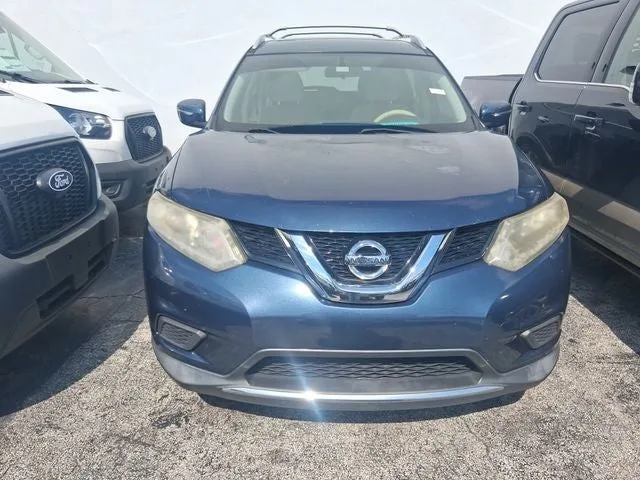 2015 Nissan Rogue SV photo 2