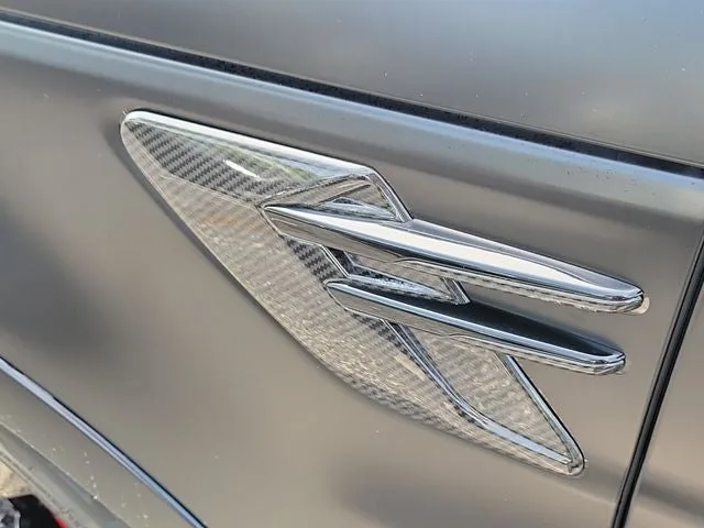2022 Land Rover Range Rover Sport SVR photo 6