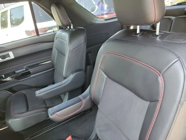 2023 Ford Explorer ST-Line photo 10