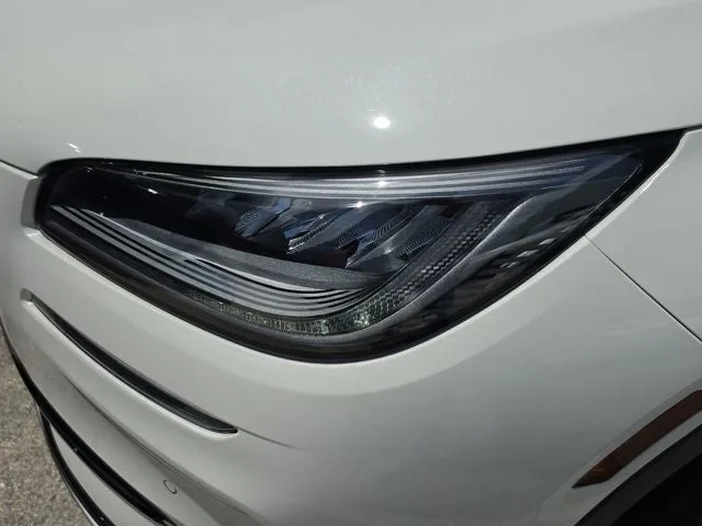 2025 Lincoln Corsair Premiere photo 9