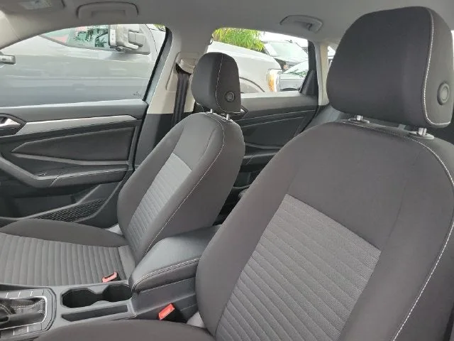 2025 Volkswagen Jetta 1.5T S photo 8