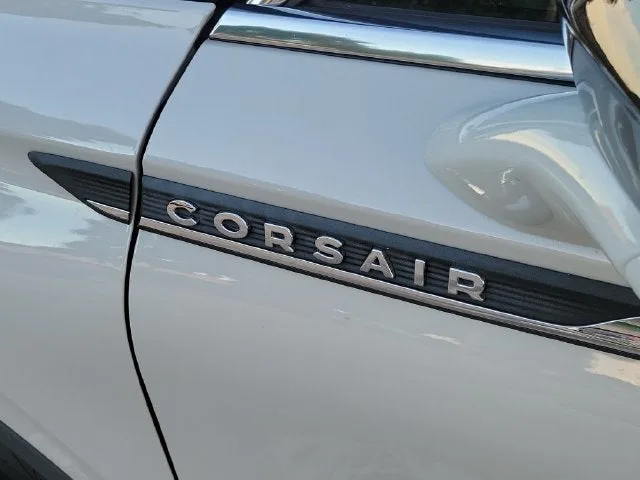 2022 Lincoln Corsair Standard photo 7