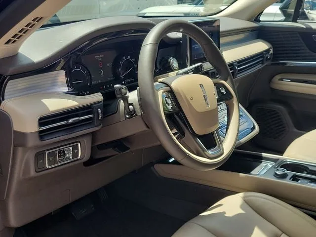 2022 Lincoln Corsair Standard photo 9