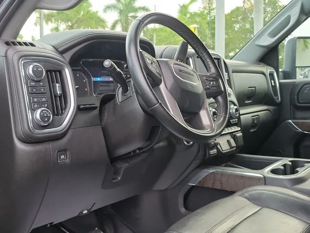 2023 GMC Sierra 2500HD Denali photo 10