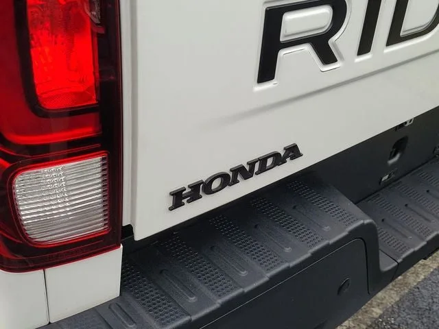 2025 Honda Ridgeline Black Edition photo 6