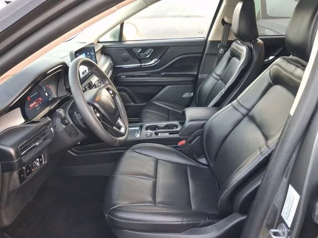 2023 Lincoln Corsair Standard photo 12