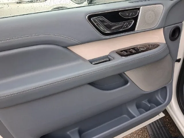 2023 Lincoln Navigator L Black Label photo 13