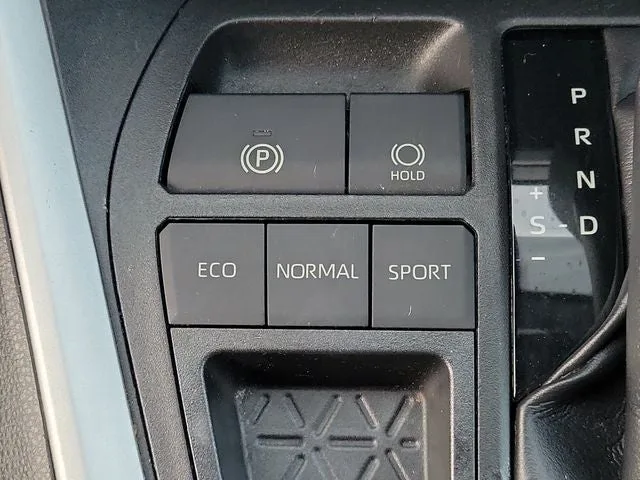 2020 Toyota RAV4 XLE photo 28