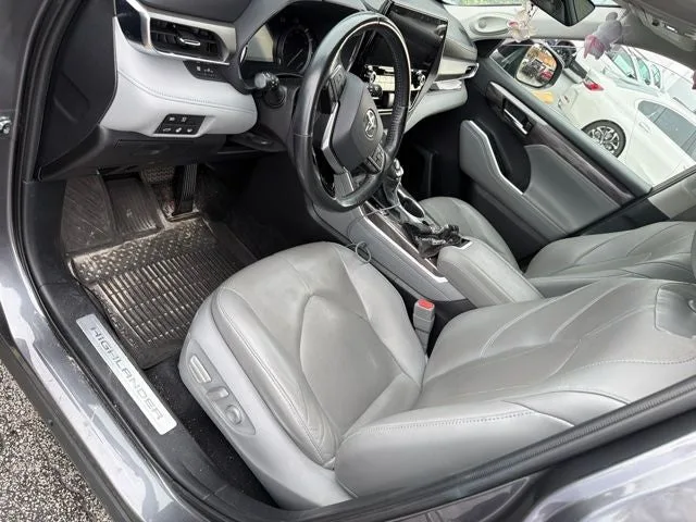 2021 Toyota Highlander Limited photo 11