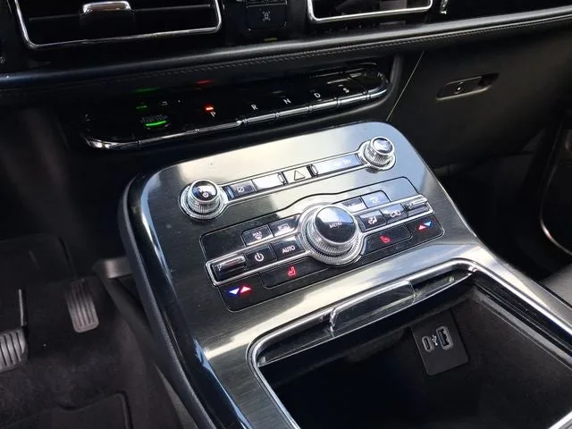 2023 Lincoln Nautilus Standard photo 20
