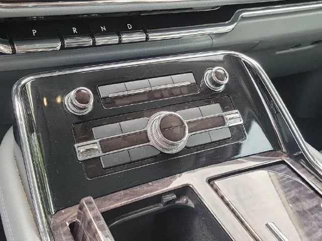 2020 Lincoln Navigator L Reserve photo 25