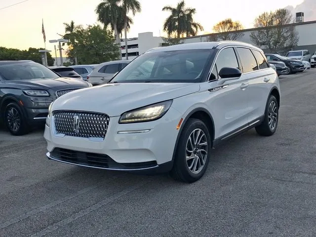 2022 Lincoln Corsair Standard photo 2
