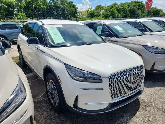 2024 Lincoln Corsair Premiere photo 2