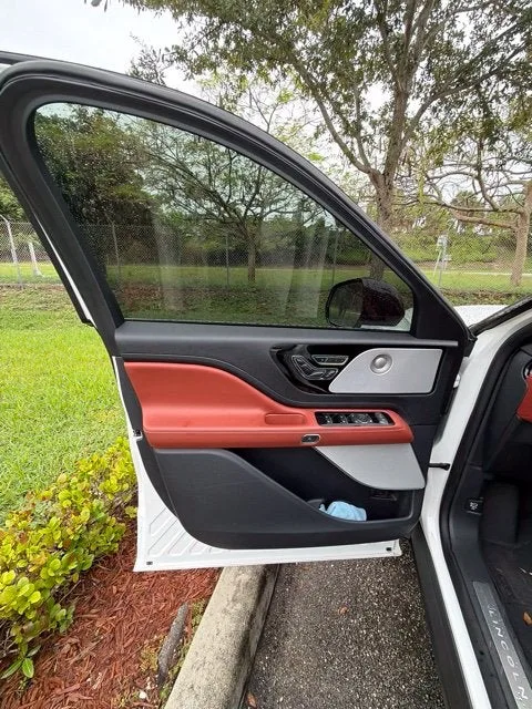 2025 Lincoln Aviator Reserve Premium photo 12