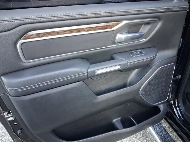 2019 RAM 1500 Laramie photo 9