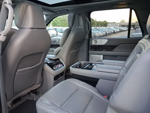 2020 Lincoln Navigator L Reserve photo 5