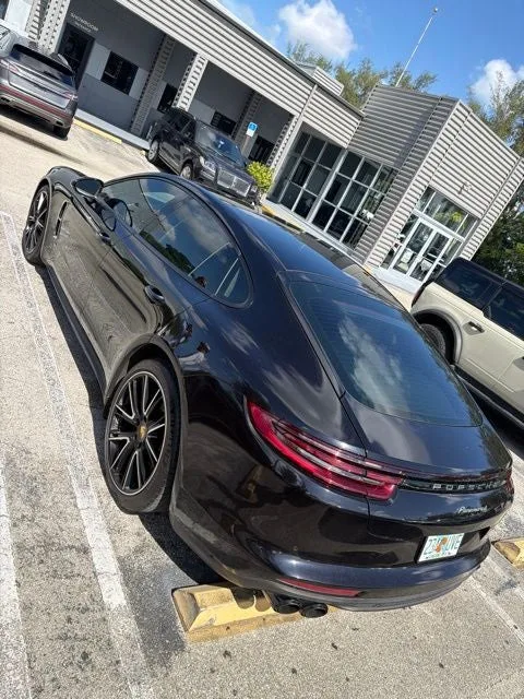 2018 Porsche Panamera Base photo 5
